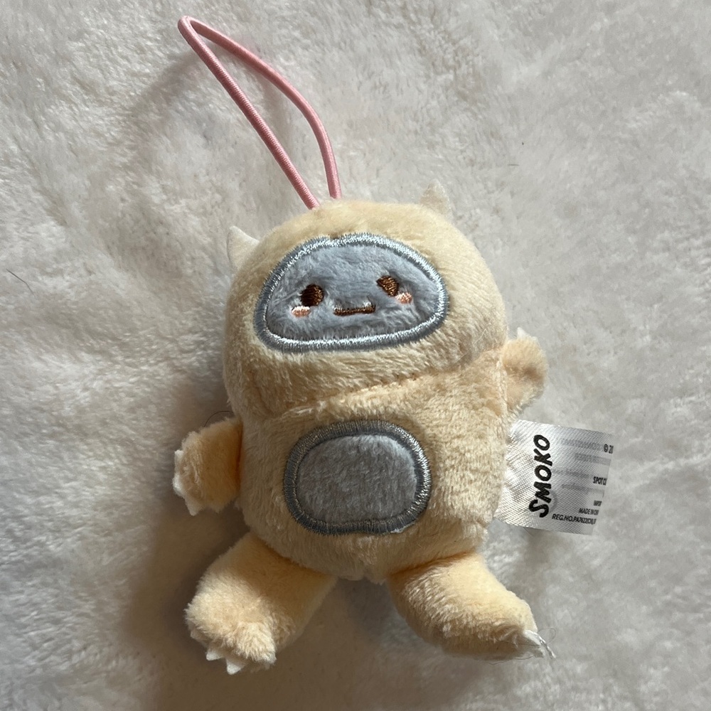 Smoko loop keychain Cream adorable snowman like creature Plush Toy